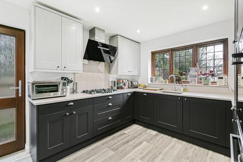 15 Oaklands, Fetcham, Leatherhead, KT22 9BY