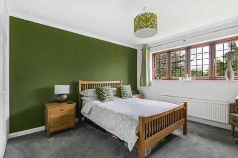 15 Oaklands, Fetcham, Leatherhead, KT22 9BY