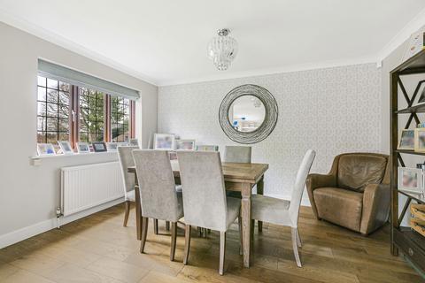 15 Oaklands, Fetcham, Leatherhead, KT22 9BY