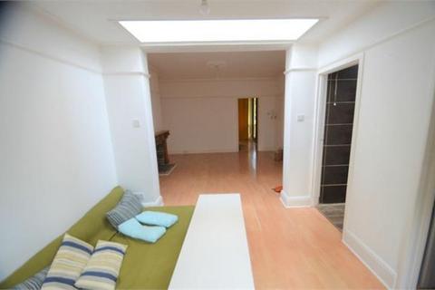 2 bedroom flat to rent, Devonshire Road, Mill Hill, NW7