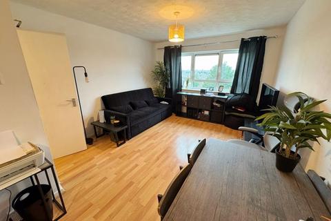 2 bedroom flat for sale, Byron Way, Northolt