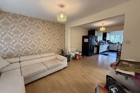 4 bedroom semi-detached house to rent, Waltham Avenue, Hayes, UB3