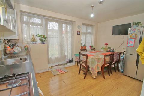 undefined, Rosslyn Crescent, Harrow