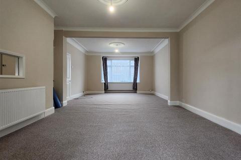 3 bedroom house to rent, Ellesmere Gardens, Ilford