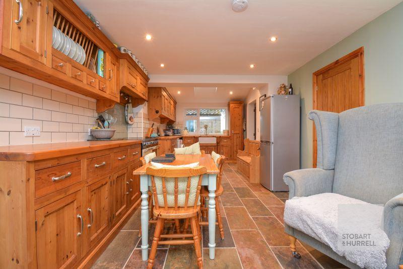 Dining to Kitchen