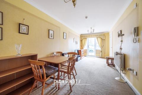 1 bedroom retirement property for sale, Gidea Lodge, Main Road, Gidea Park, RM2