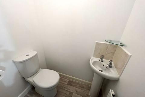 3 bedroom semi-detached house to rent, Sillavan Close, Manchester