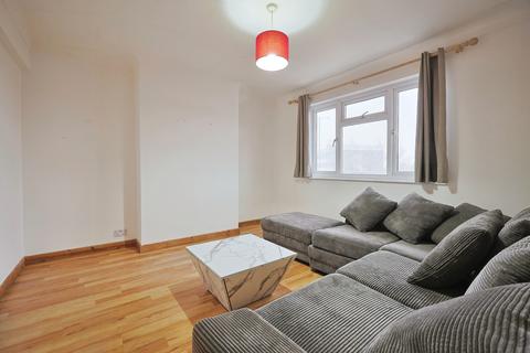 2 bedroom flat to rent, Wendover Court, W3