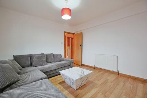 2 bedroom flat to rent, Wendover Court, W3