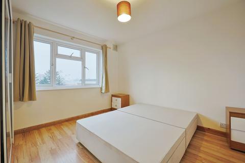 2 bedroom flat to rent, Wendover Court, W3