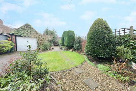 4 bedroom semi-detached house for sale, County Road North, Hull