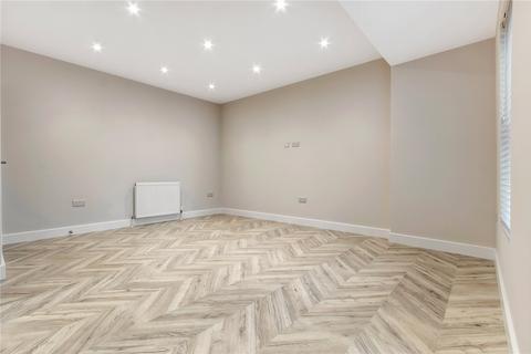 3 bedroom apartment to rent, Warwick Road, London, N11