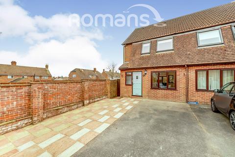 2 bedroom end of terrace house to rent, Burgess Close Odiham