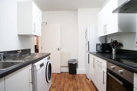 4 bedroom apartment to rent, West Street, Sheffield