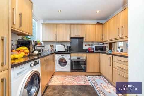 2 bedroom flat to rent, Hawkesworth Close, Northwood, Middlesex, HA6 2FT