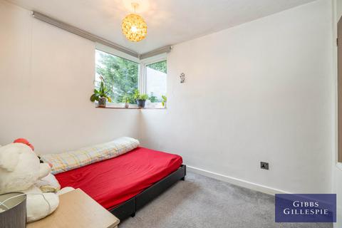 2 bedroom flat to rent, Hawkesworth Close, Northwood, Middlesex, HA6 2FT