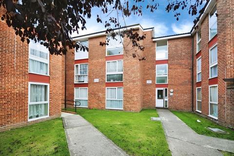 1 bedroom flat to rent, Archery Close, Harrow Weald, Middlesex, HA3 7RX