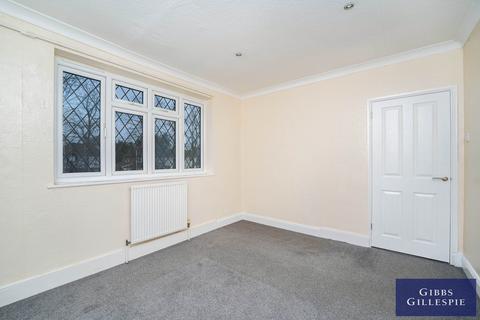 3 bedroom flat to rent, Long Lane, Ickenham  UB10 8QU