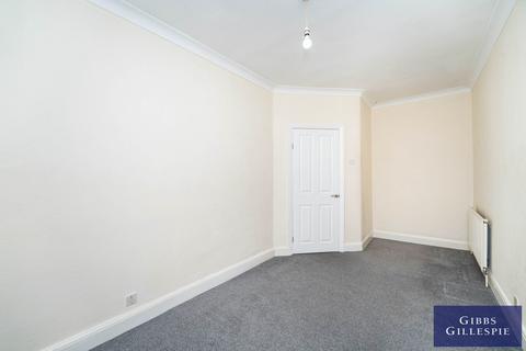 3 bedroom flat to rent, Long Lane, Ickenham  UB10 8QU