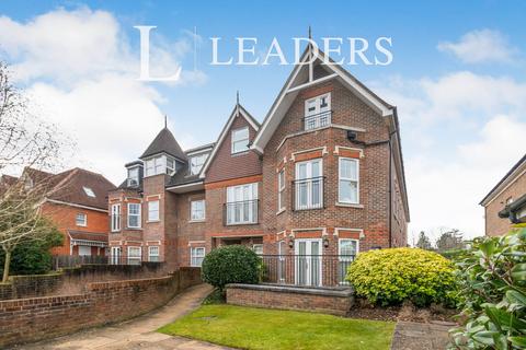 2 bedroom apartment to rent, Oatlands Chase