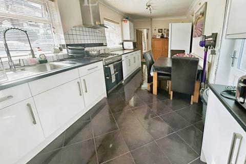 3 bedroom end of terrace house to rent, Victoria Avenue, Worcester, WR5