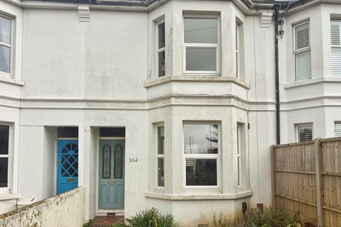 2 bedroom terraced house to rent, South Farm Road