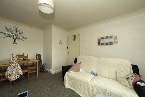 2 bedroom flat for sale, Dean Court, Halifax HX3