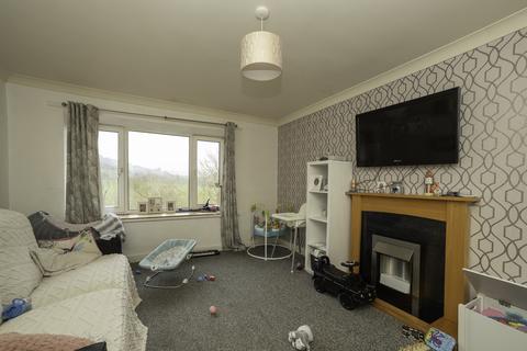 2 bedroom flat for sale, Dean Court, Halifax HX3