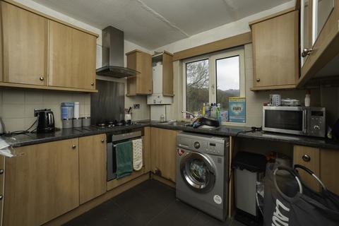 2 bedroom flat for sale, Dean Court, Halifax HX3