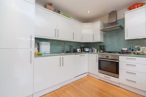 2 bedroom flat to rent, Finchley Road, NW11