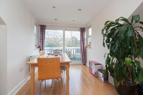 2 bedroom flat to rent, Finchley Road, NW11