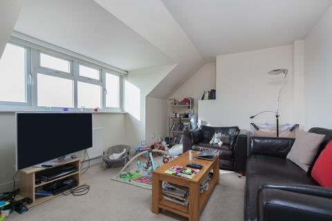 2 bedroom flat to rent, Finchley Road, NW11