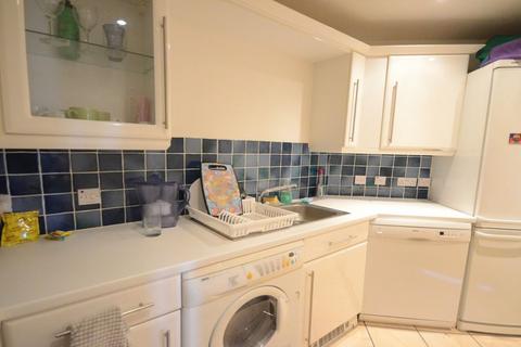 2 bedroom apartment to rent, Quadrant Court,Reading