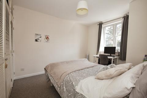 2 bedroom flat to rent, Maclise Road, London