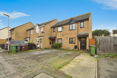 2 bedroom end of terrace house to rent, Holden Close