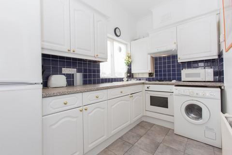 2 bedroom flat to rent, Goldhurst Terrace, NW6