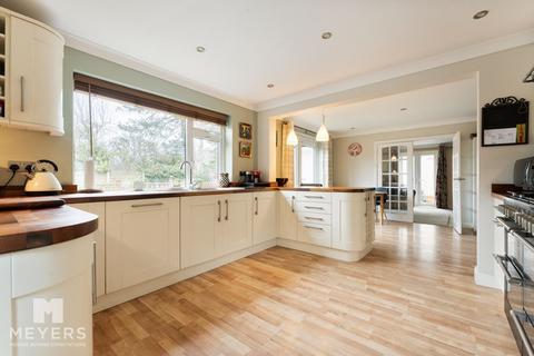 4 bedroom detached house for sale, Pinewood Road, Ferndown BH22