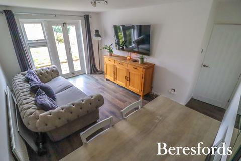 2 bedroom semi-detached house for sale, Roseberry Gardens, Upminster, RM14