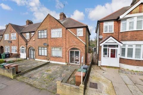 3 bedroom end of terrace house for sale, New Road, Chingford