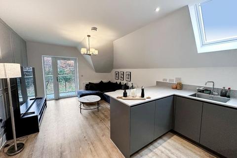 Flat 1, 8 Croham Valley Road, South Croydon, CR2 7NA