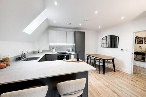 Flat 1, 8 Croham Valley Road, South Croydon, CR2 7NA