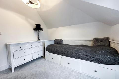 Flat 1, 8 Croham Valley Road, South Croydon, CR2 7NA