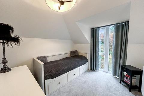 Flat 1, 8 Croham Valley Road, South Croydon, CR2 7NA
