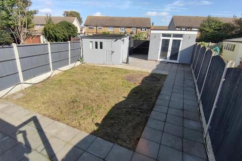 3 bedroom terraced house for sale, Dunmow Drive, Greater London, RM13 7UD