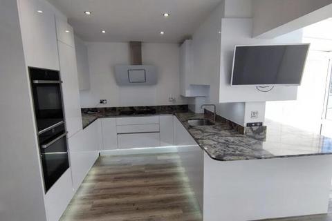 undefined, Dunmow Drive, Greater London, RM13 7UD