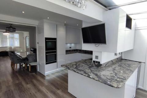 undefined, Dunmow Drive, Greater London, RM13 7UD