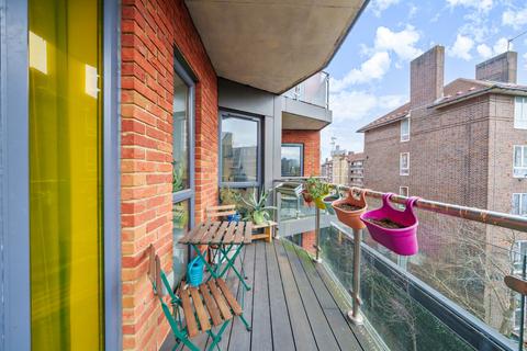 1 bedroom flat for sale, Waleorde Road, London SE17