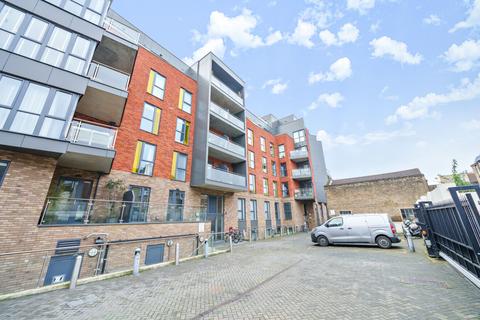 1 bedroom flat for sale, Waleorde Road, London SE17