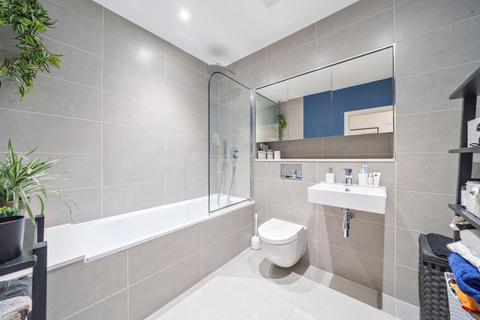 1 bedroom flat for sale, Waleorde Road, London SE17