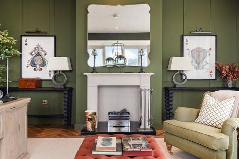 undefined, Central Avenue, London SW6